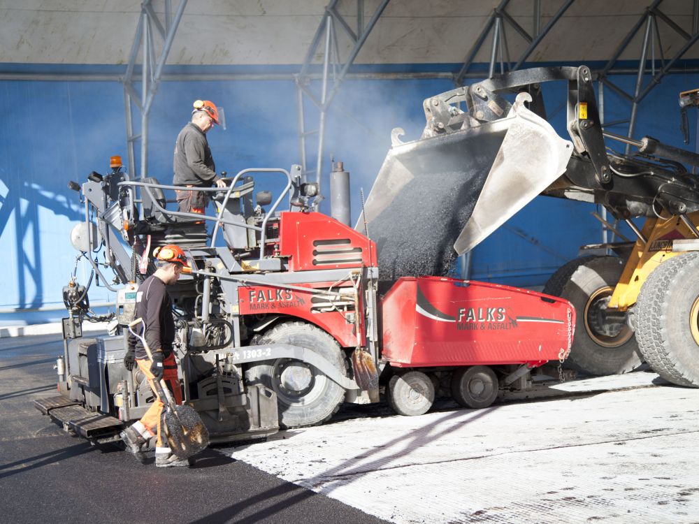 Asfalt: Grunden som formar vägar, gårdar och industriplaner